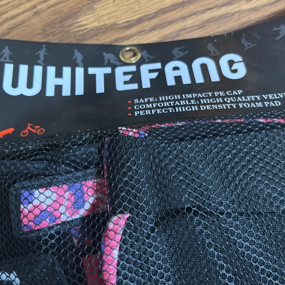 NWOT White fang knee pads, elbow pads, wrist guards in gray & pink size medium. - Picture 4 of 6